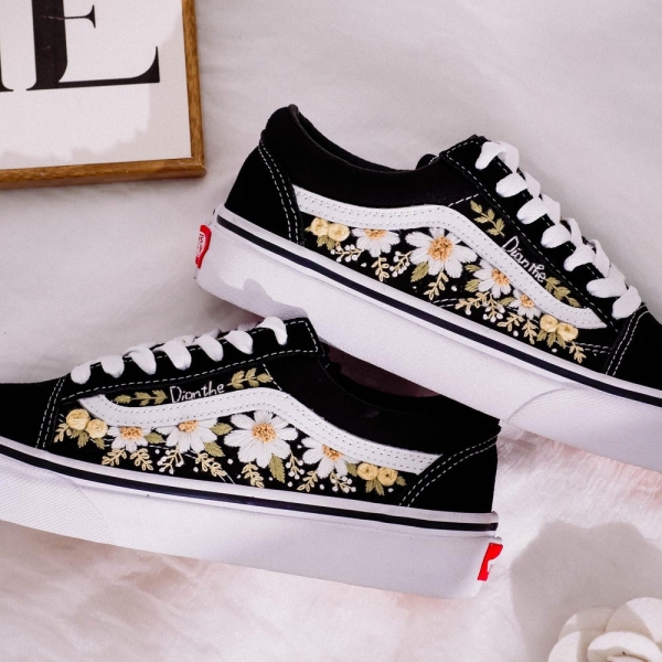 Custom Embroidered Vans, White Flowers Embroidery Vans, Daisy Embroidered Vans Shoes, Sneaker Embroidered Wildflower Garden, Gift for Her