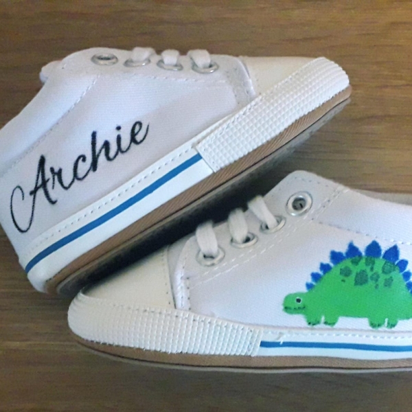 Personalised infant soft bottom shoes with baby animals /Baby name shoes /hand painted baby shoes.