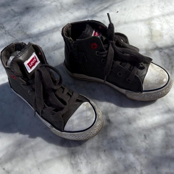 Levi’s Kids High Top Sneakers, Black Canvas Shoes, Unisex Toddler Sneakers, Vintage Levi’s Shoes, Boys and Girls Casual Footwear, size 30 EU